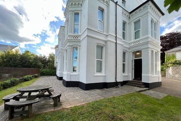 6 bed flat, 10 Lisson Grove, Mutley, Plymouth, PL47DN - Image 1